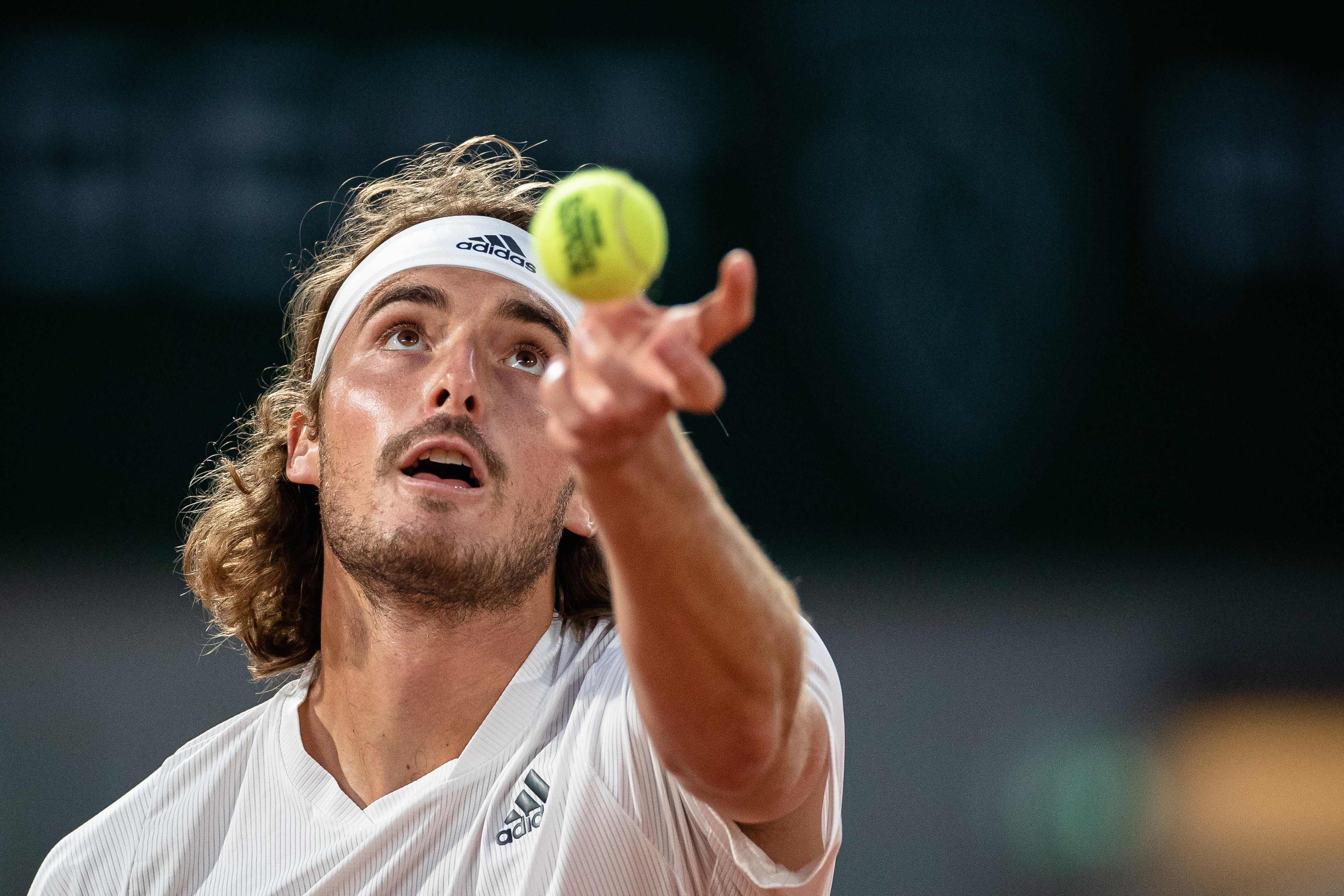 包含德国网球队逆转西班牙网球队，西西帕斯绝境逆转的词条